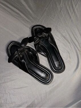 Time and Tru Black Knotted Slide Sandals with Padded Footbed